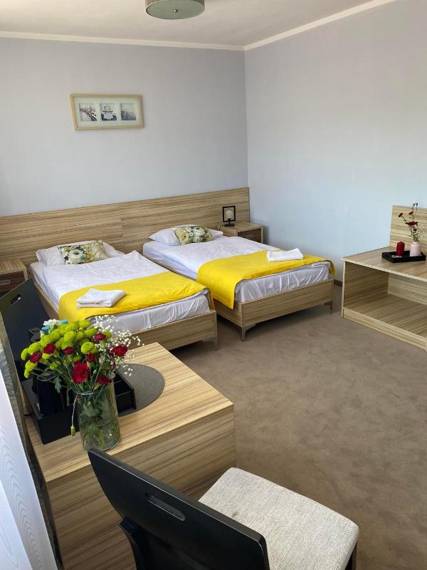 Large Double Room image 1