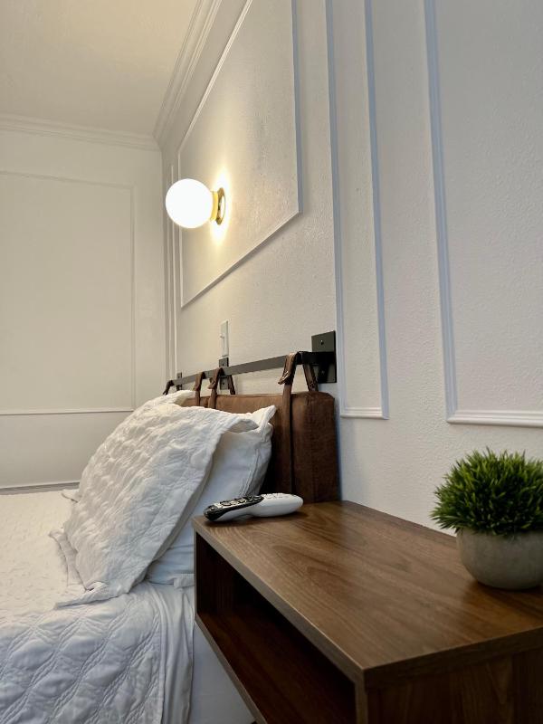 Queen Room image 4