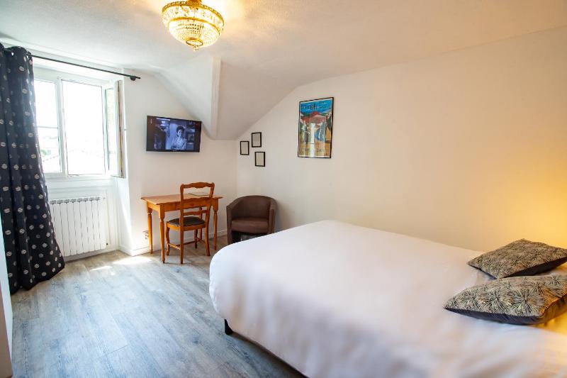 Twin Room image 3