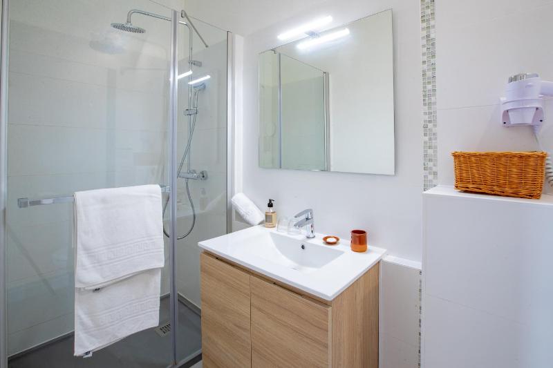 Twin Room image 4