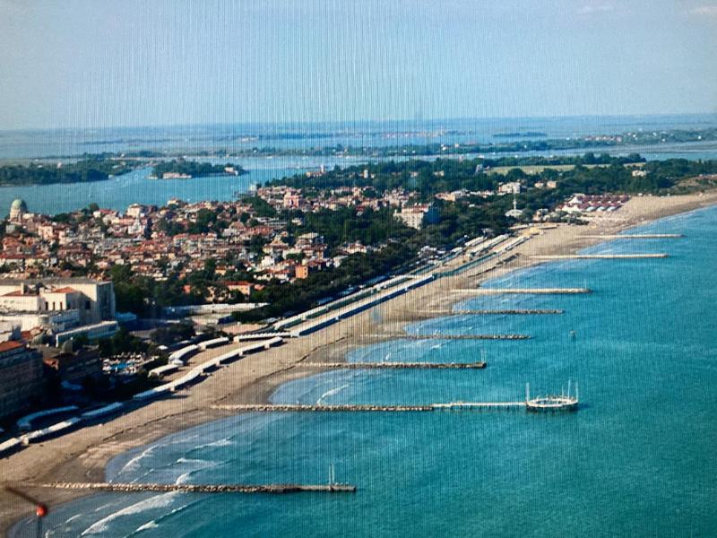 Apartment with balcony and Lagoon view  image 4