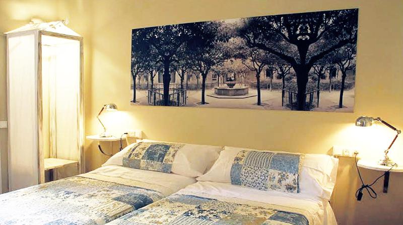 Triple Room with Private External Bathroom (1 double and 1 single room)  image 4