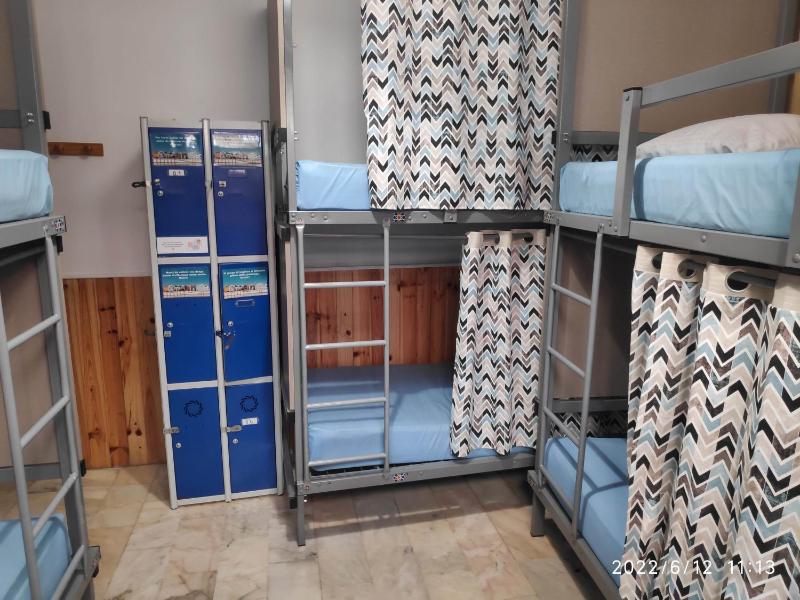 Bed in 6-Bed Mixed Dormitory Room image 1