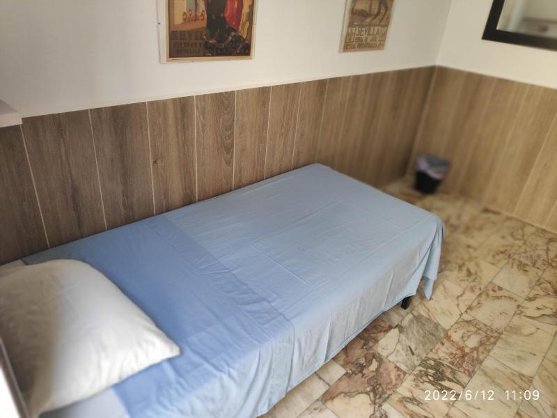 Twin Room with Shared Bathroom image 3