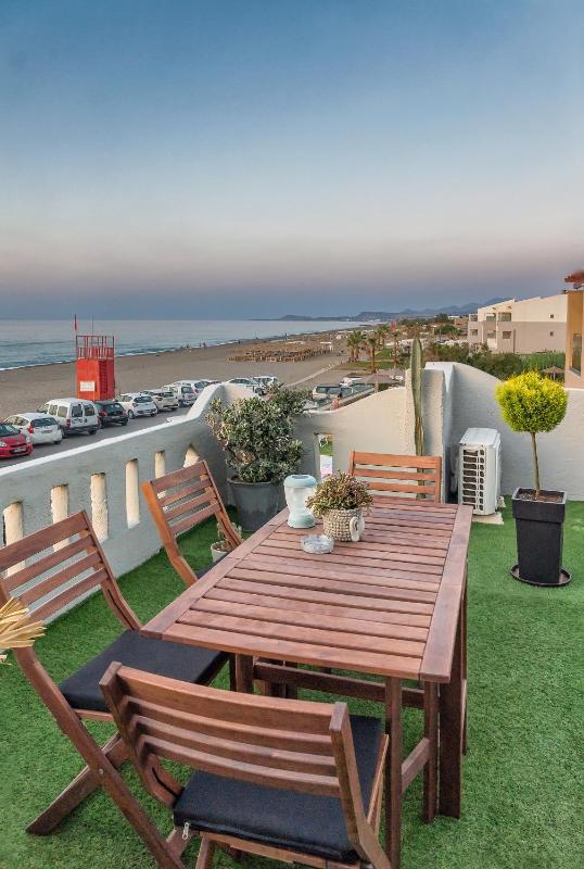 Studio Apartment with Sea View image 2