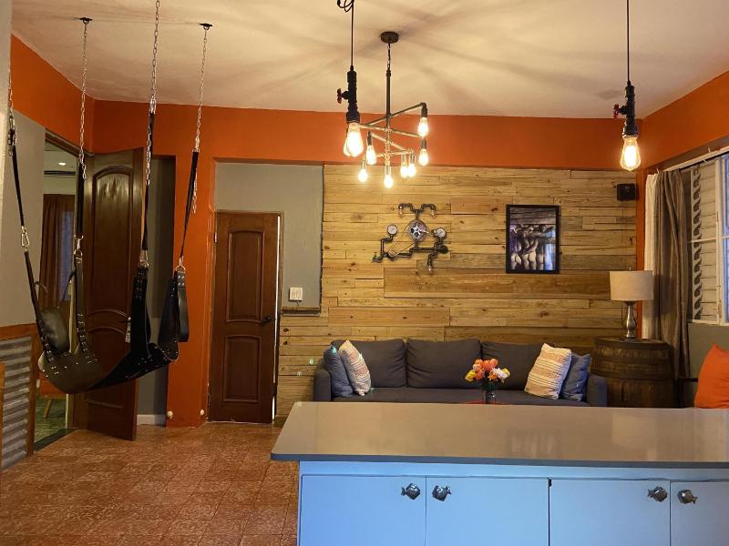 One-Bedroom Apartment image 4