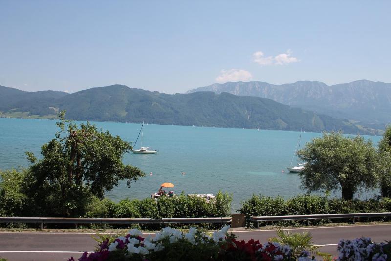 Double Room with Lake View image 4