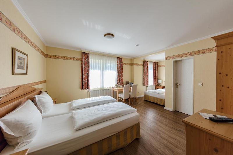 Comfort Triple Room image 2