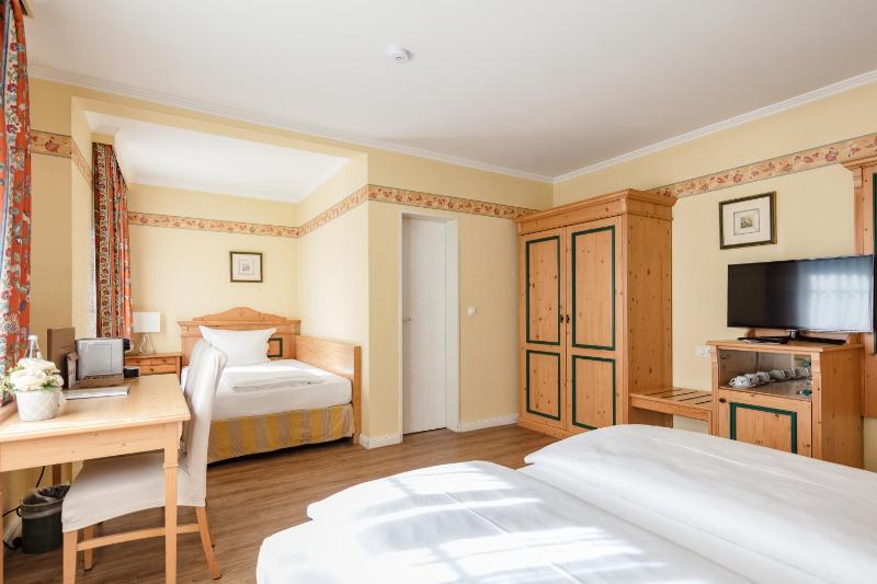 Comfort Triple Room image 3