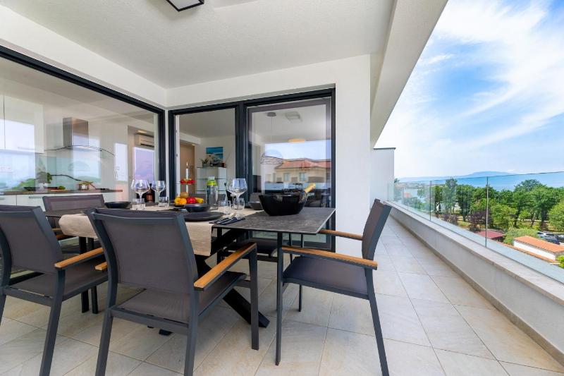 Apartment with Sea View image 2