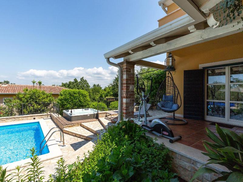 Villa Salvea with heated pool - image 7