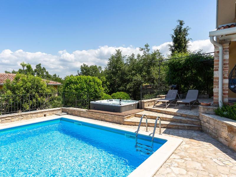 Villa Salvea with heated pool - image 41