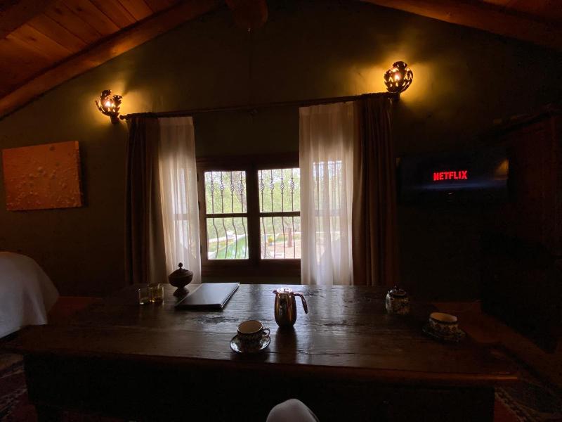 Deluxe King Room image 3