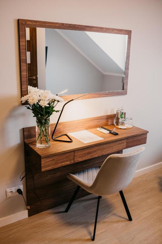 Single Room image 4