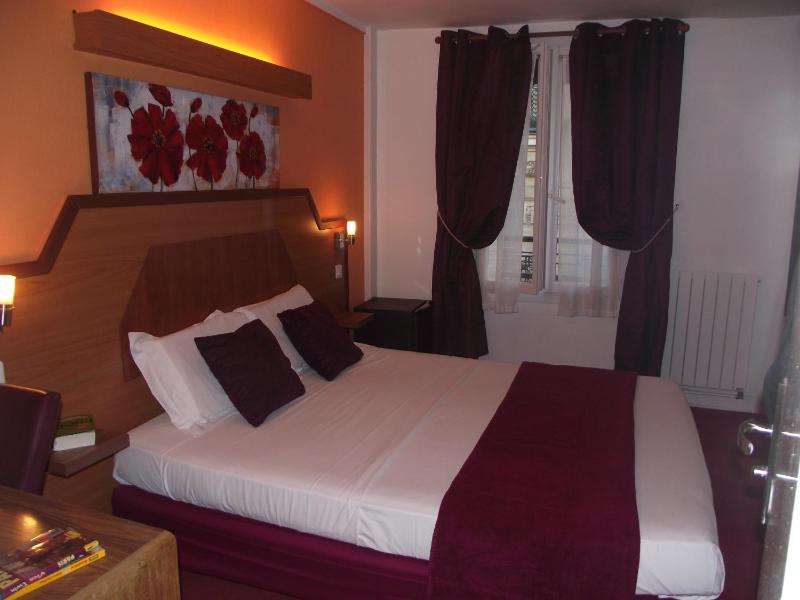 Double Room with Shower image 3