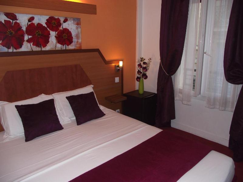 Double Room with Shower image 2