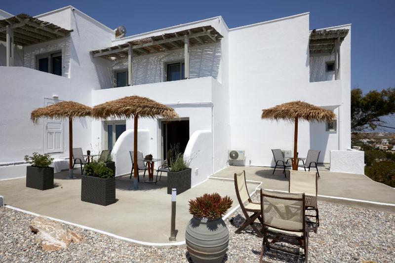Double Room with Balcony and Sea View image 3