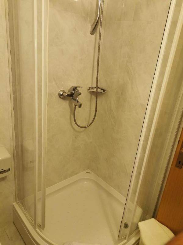 Single Room image 3