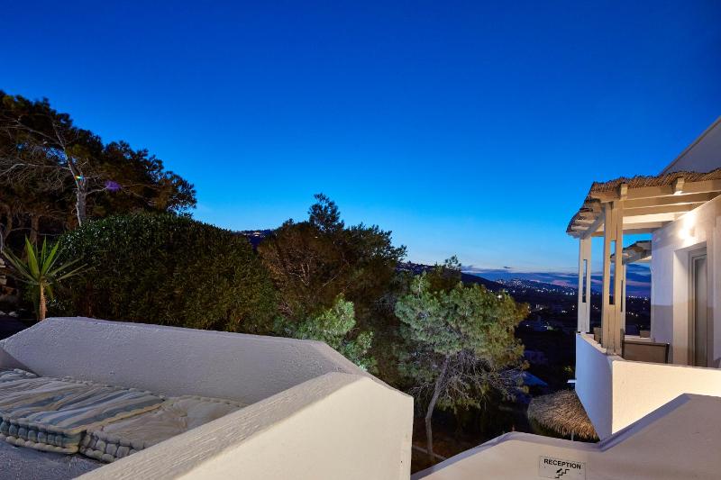 Superior Double or Twin Room with Garden View image 4