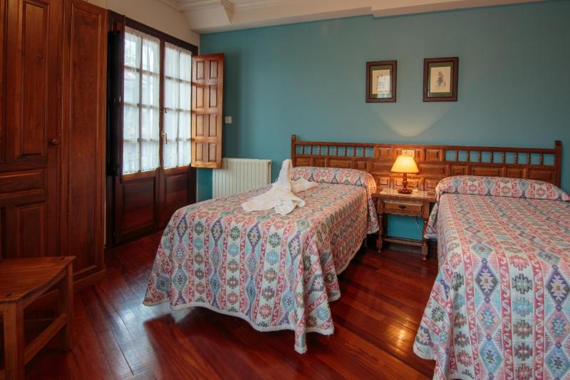 Double or Twin Room image 3