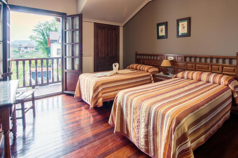 Double or Twin Room image 2