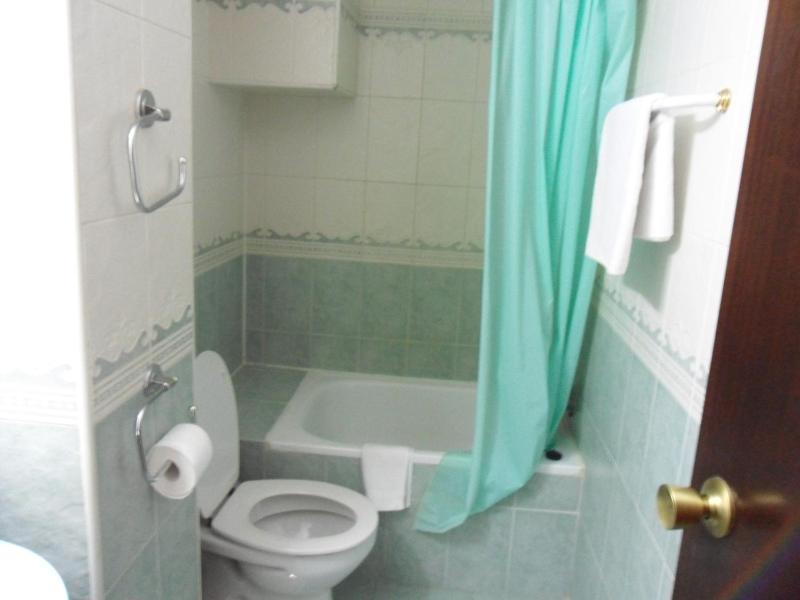 Triple Room with Bathroom image 1