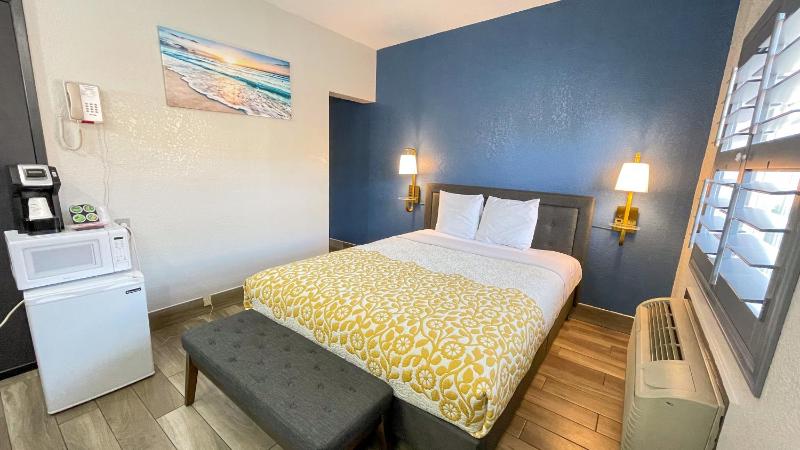 Standard Queen Room image 1