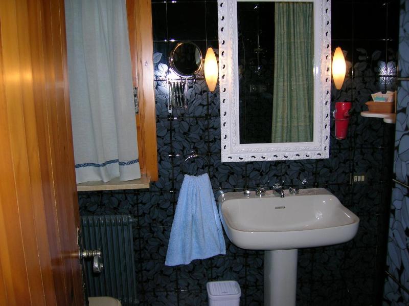 Two Connecting Double Rooms image 3