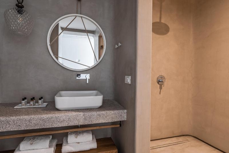 Alissachni Golden Suite with Private Pool & Sea View image 4
