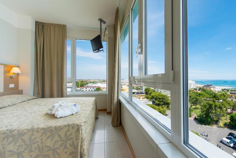 Double or Twin Room image 3
