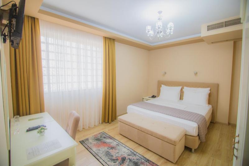Deluxe Double Room image 2