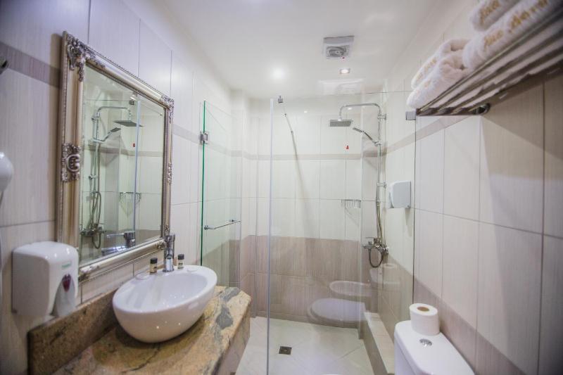 Triple Room with City View image 2