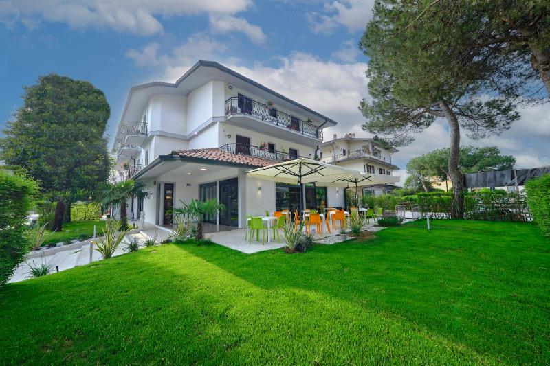 HOTEL VITTORIA - image 1