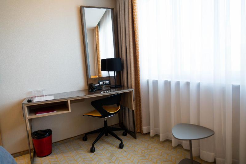 Twin Room - Non-Smoking image 2