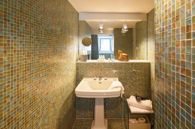 Double or Twin Room image 4