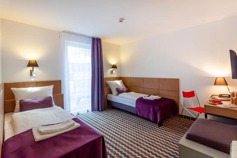 Standard Twin Room with Mountain View image 4