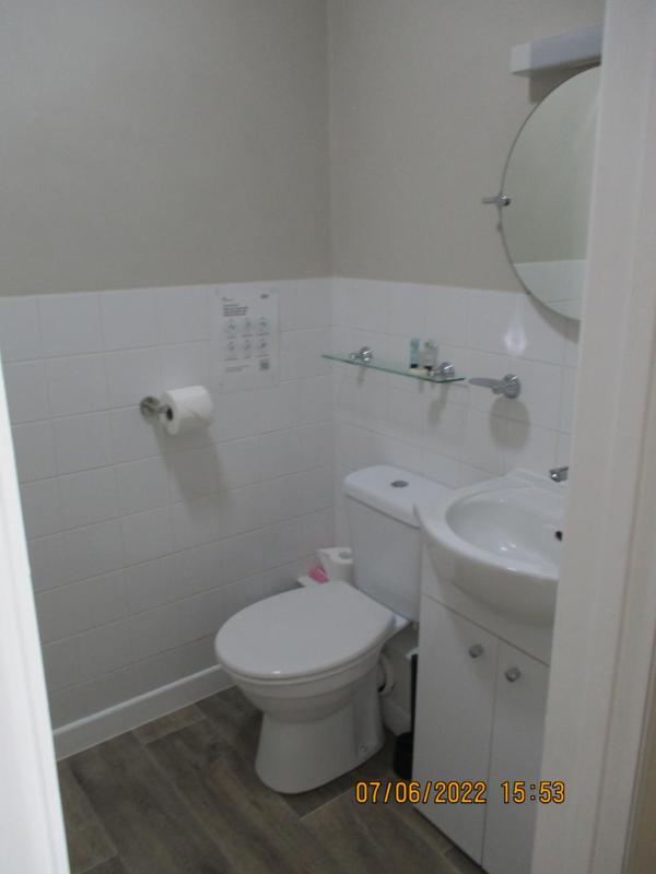 Double Room image 4