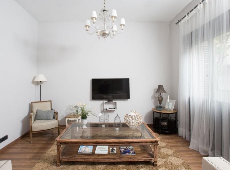 One-Bedroom Apartment image 3