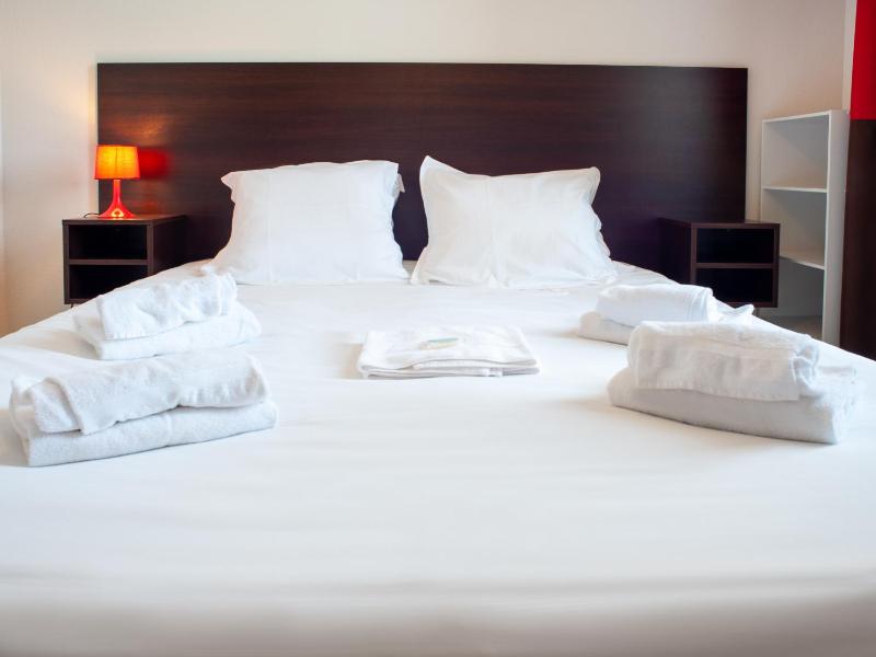 One-Bedroom Apartment (6 Adults) image 1