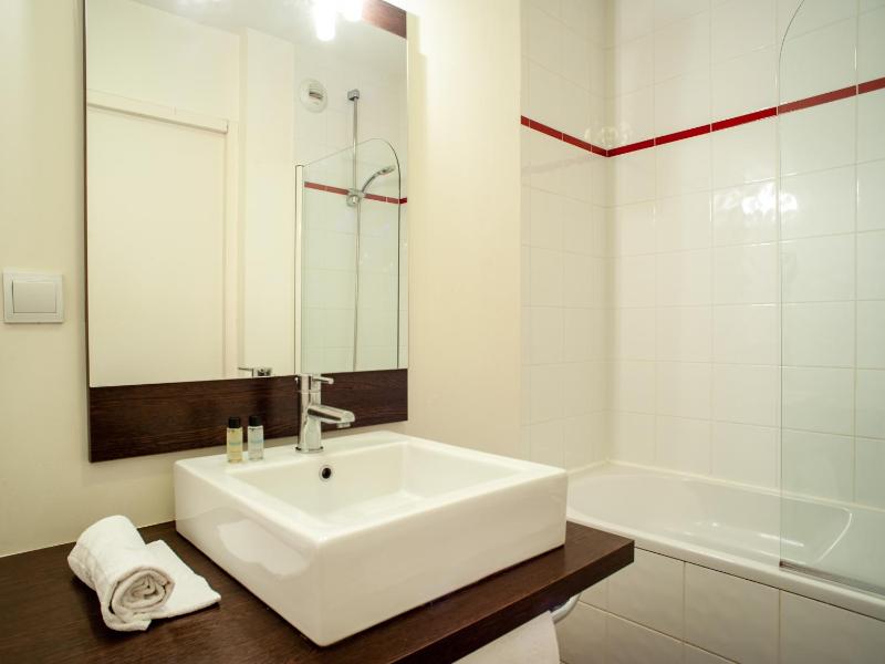 One-Bedroom Apartment (6 Adults) image 4