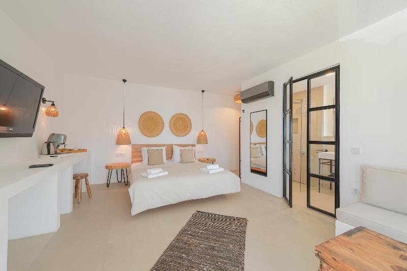 Kale Suites heated pool in winter adults only - image 7