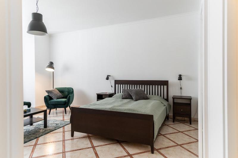 Superior Studio in side building image 4