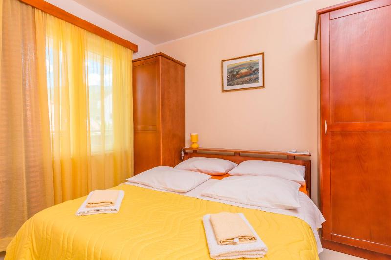 One-Bedroom Apartment image 1