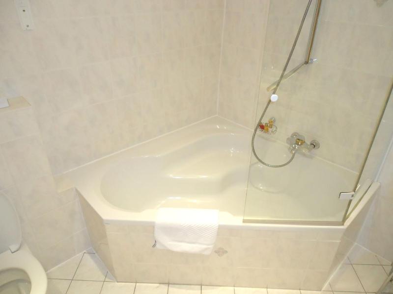 Deluxe Two-Bedroom Suite image 4
