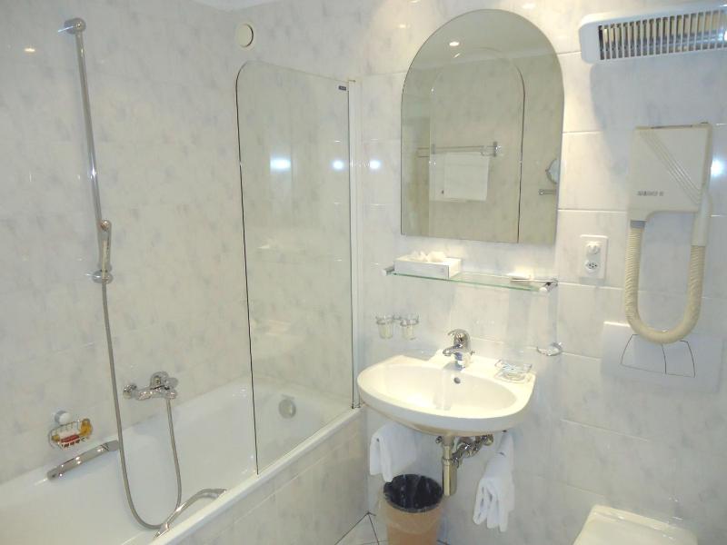 Junior Suite with Balcony image 4