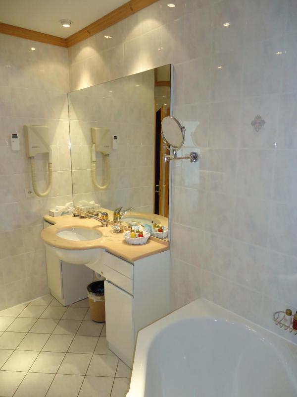 Deluxe Two-Bedroom Suite image 3
