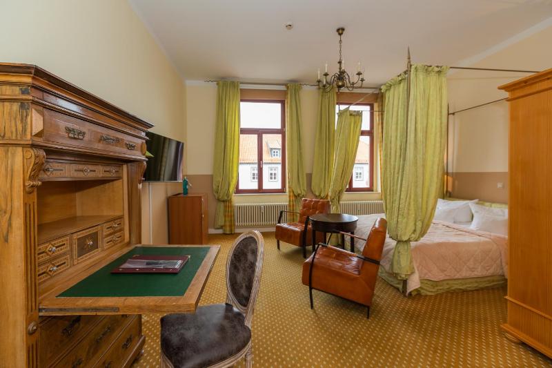 Double Room - Annex (dogs not allowed) image 3