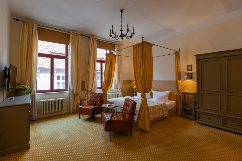 Suite - Annex (dogs not allowed) image 1