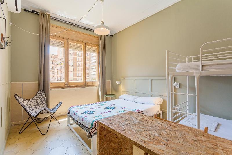 Quadruple Room with Shared Bathroom image 1