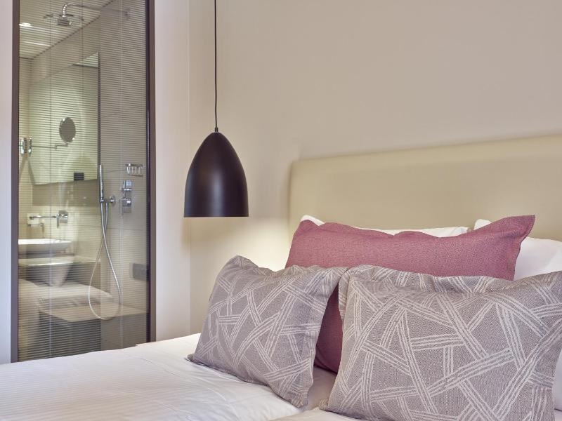 Single Room image 3